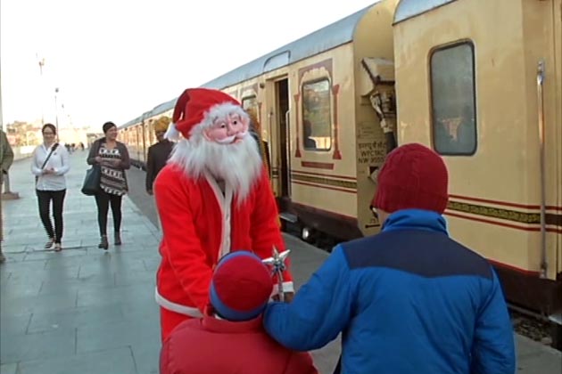 Santa Claus Arriving at Palace on Wheels